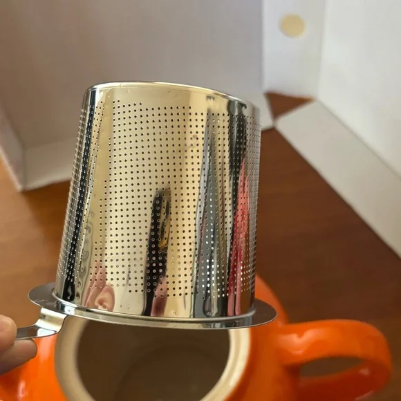 Le Creuset stoneware orange-red flame teapot with stainless steel strainer - Picture 11 of 16